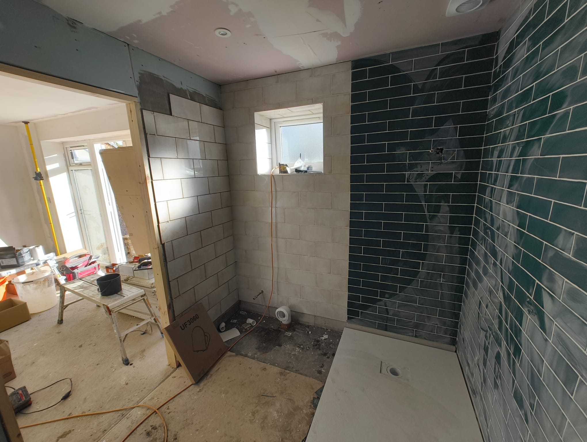 Regrouted tiles with clean grout lines